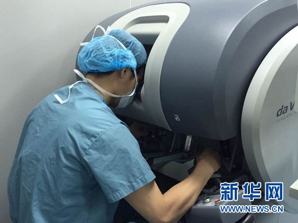 上海瑞金医院胸外科达·芬奇机器人手术突破1