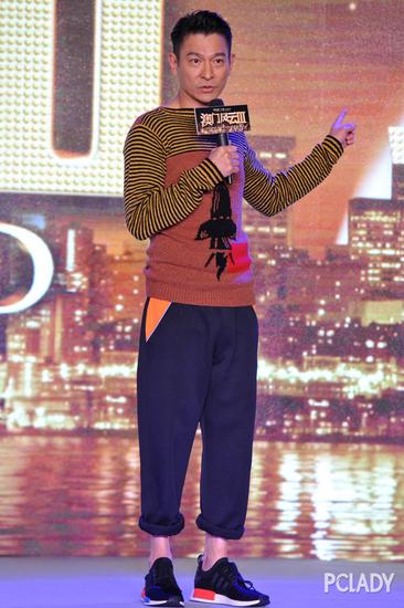 初春美鞋 邓超穿运动鞋PK粉嫩乐福鞋