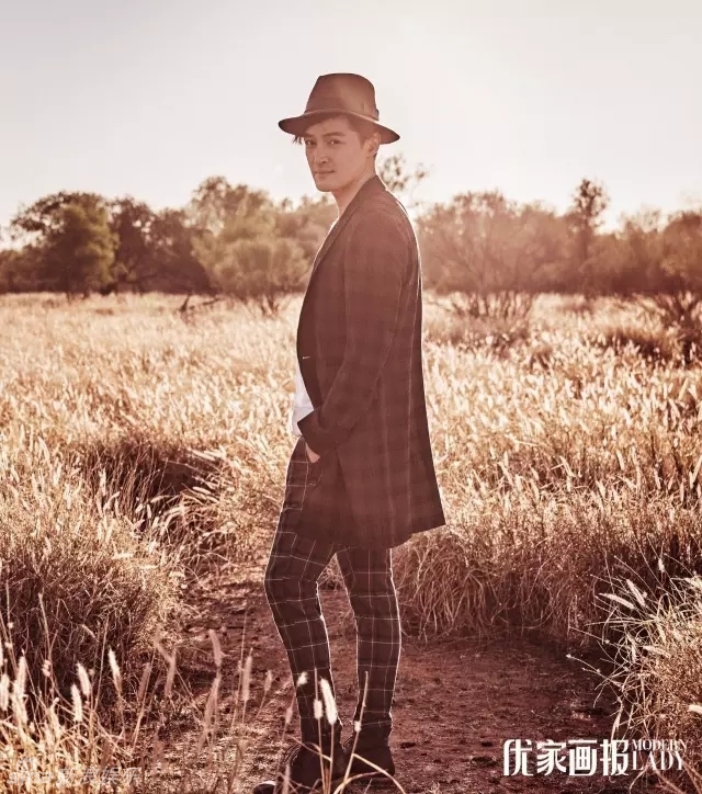 胡歌这次不撩狗 跑去澳洲撩袋鼠!