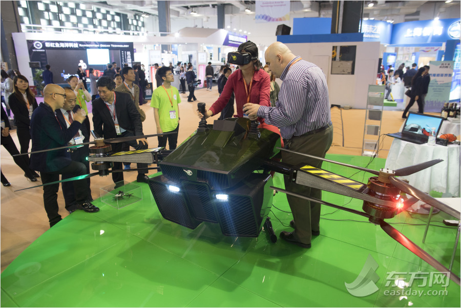 第四届中国(上海)国际技术进出口交易会开幕 女