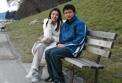 王祖贤被曝新恋情 手戴戒指被指要闪婚|图