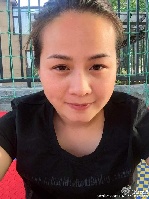 岳云鹏为妻子郑敏庆生 甜蜜告白:爱你如初(图)