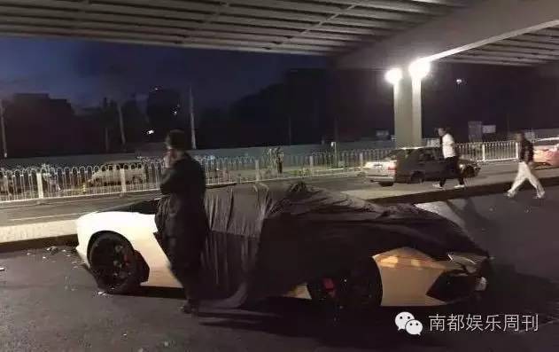  李易峰 兰博基尼出 车祸  经纪人:确实出事故人没