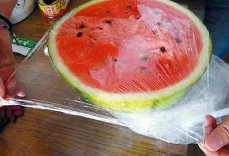 西瓜盖上保鲜膜细菌增10倍?保存西瓜的正确方
