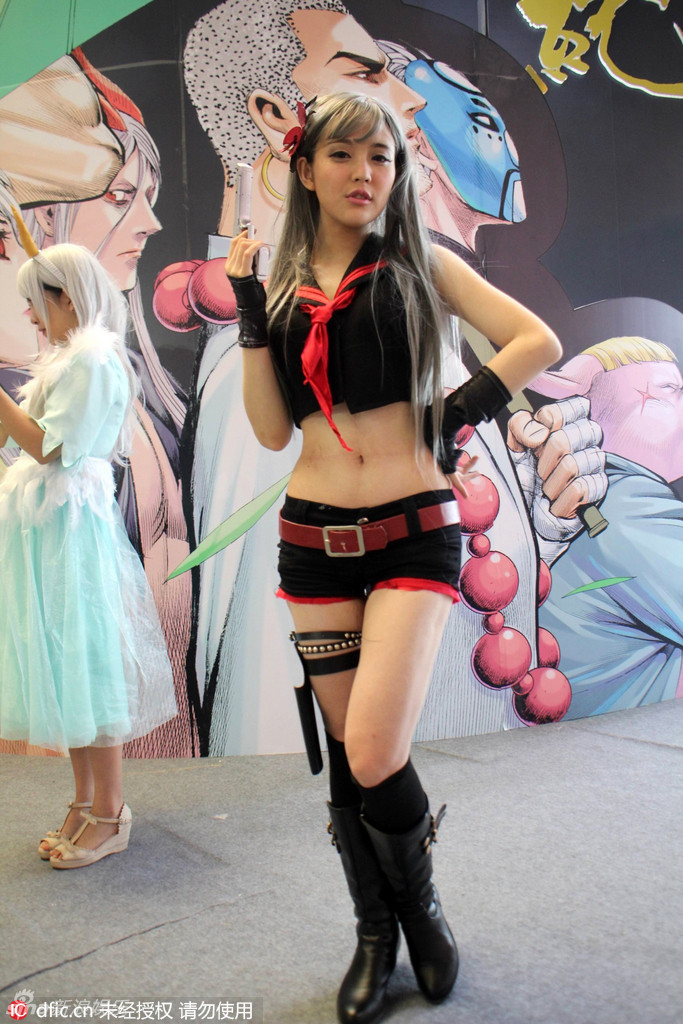 CCG动漫展二次元美少女汇聚集体卖萌