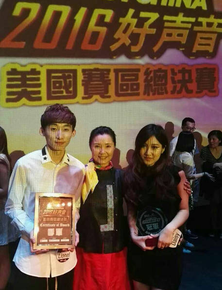 62岁红牡丹姜黎黎近照曝光 穿中国风裙装优雅