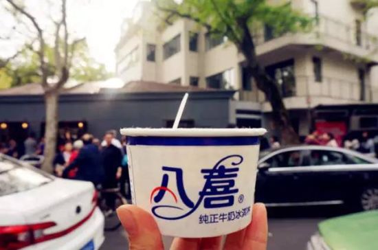 上海街边便利店冰淇淋:和路雪奥利奥冰淇淋等