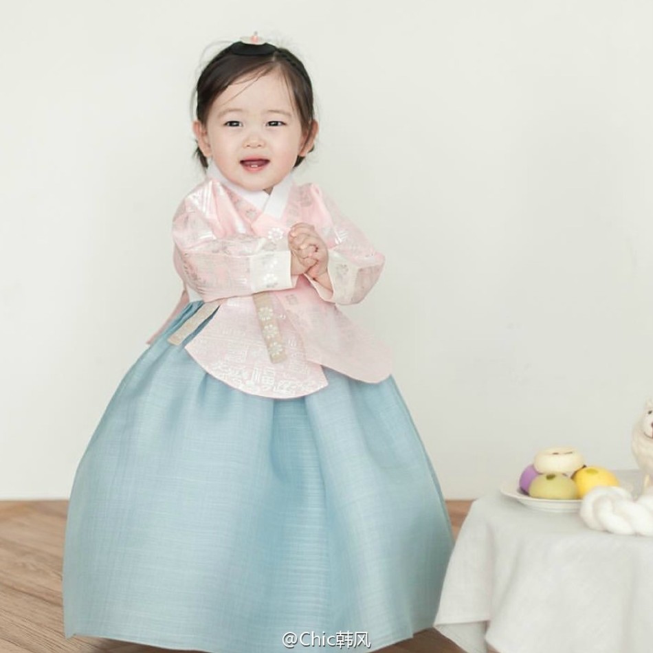 想抱走 泡菜国小萝莉韩服秀可爱激萌