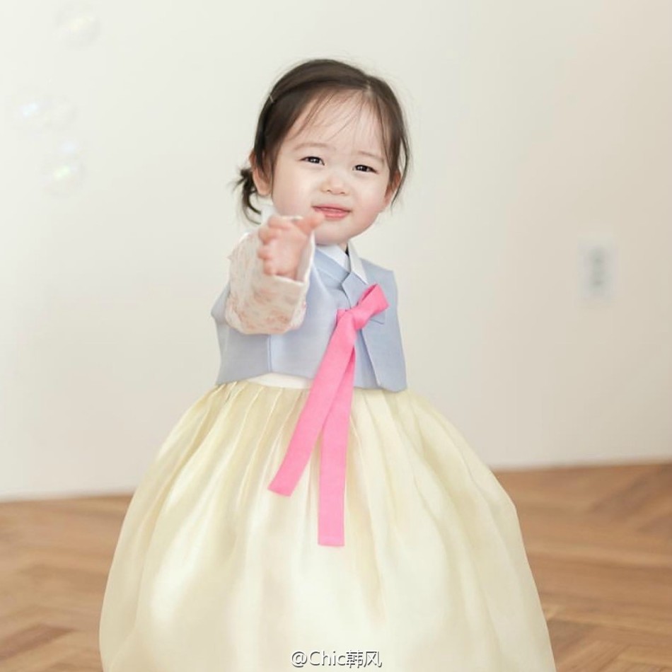 想抱走 泡菜国小萝莉韩服秀可爱激萌