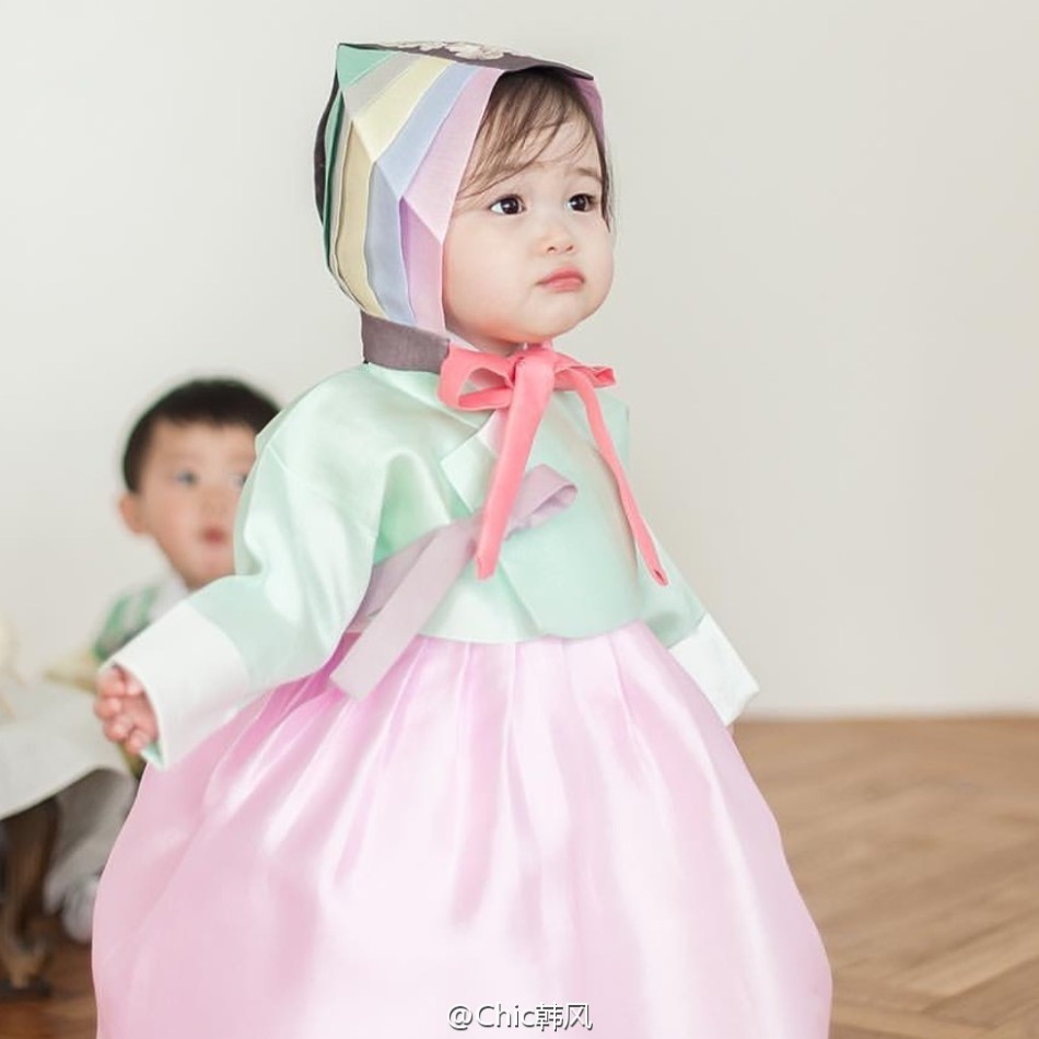 想抱走 泡菜国小萝莉韩服秀可爱激萌