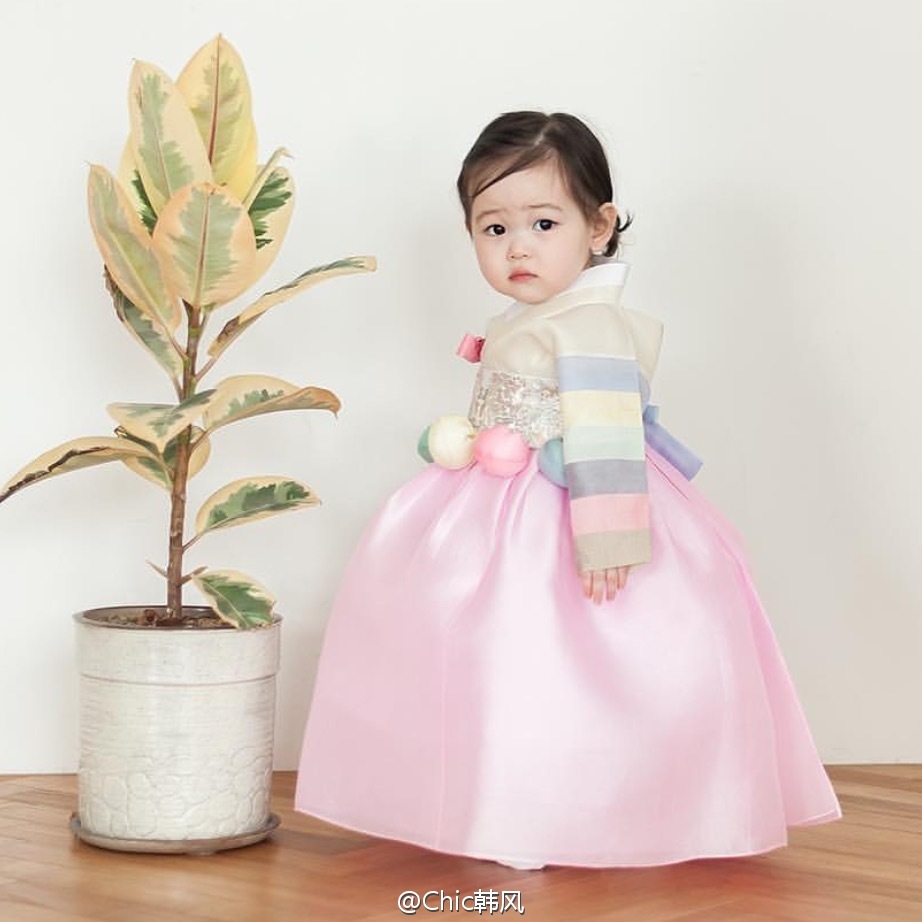 想抱走 泡菜国小萝莉韩服秀可爱激萌