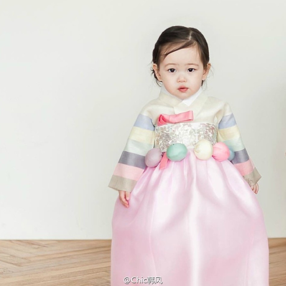 想抱走 泡菜国小萝莉韩服秀可爱激萌