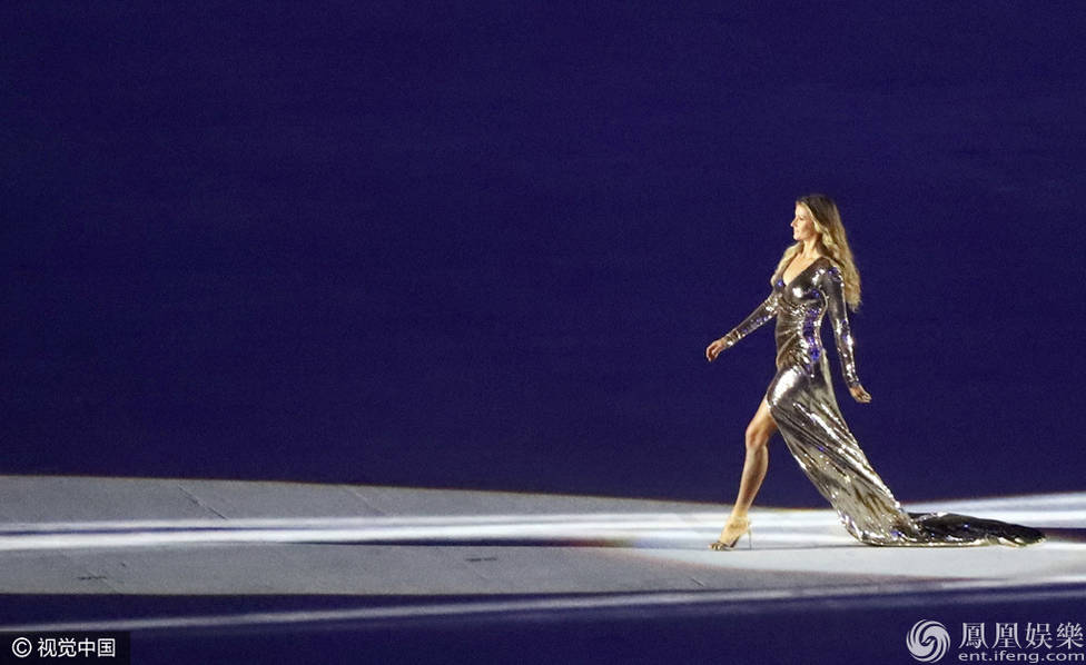 她是全球收入最高的超模 为国家奉献最后一场