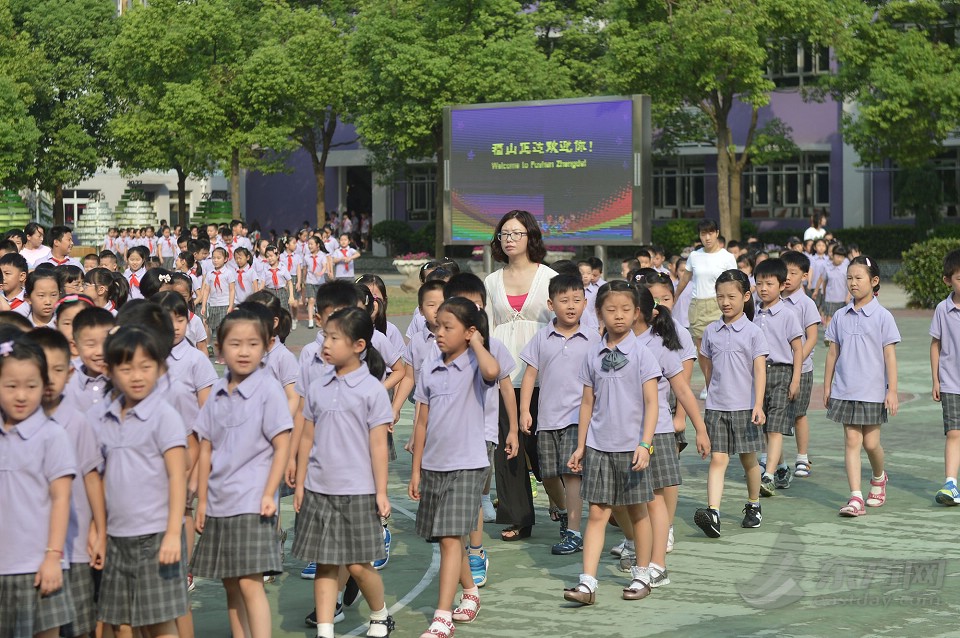 申城中小学校、幼儿园迎来新学期开学首日 新