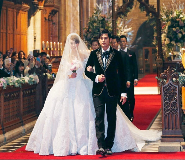 周董能挣能花!1亿豪宅1年了没装修好