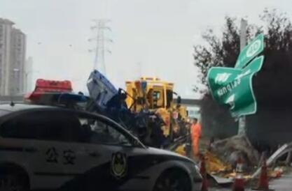 盘州高速车祸新闻 135773415_14771023158731n.jpg