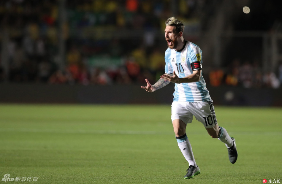 世预赛-阿根廷3-0哥伦比亚 梅西如天神下凡