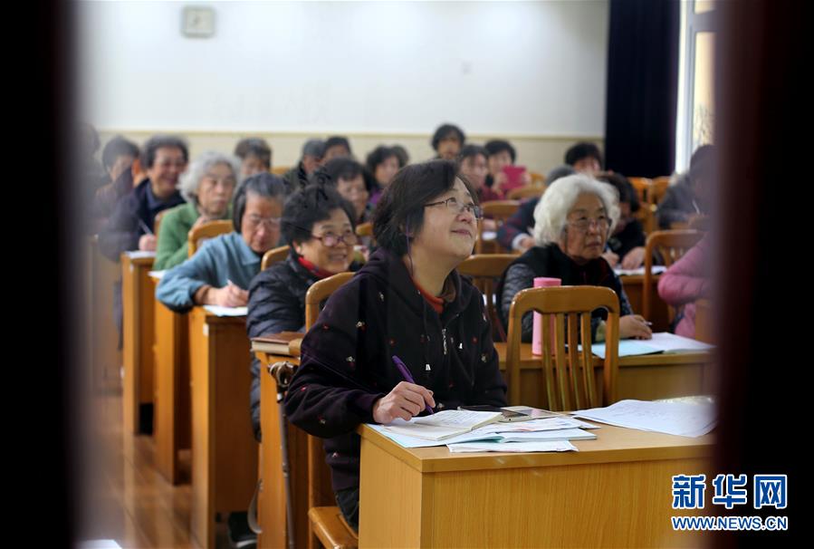 上海:老年大学裏"老有所学,老有所乐"