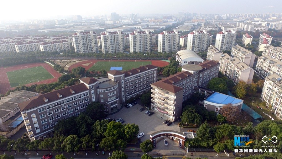 "12月9日,上海浦东高东中学的师生走进了东海第一救助飞行队,上了节