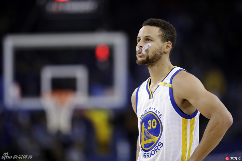 NBA常规赛:勇士107-95热火