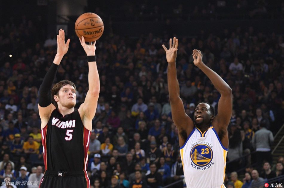 NBA常规赛:勇士107-95热火