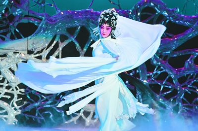 不为超越 但求别致--粤剧《白蛇传·情》观后