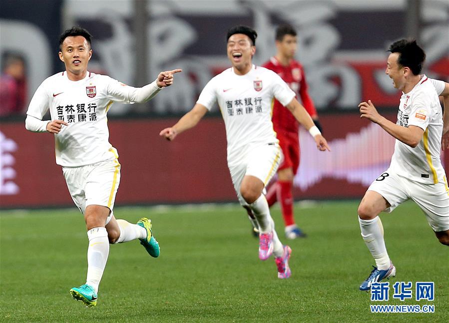 足球--中超:上海上港胜长春亚泰