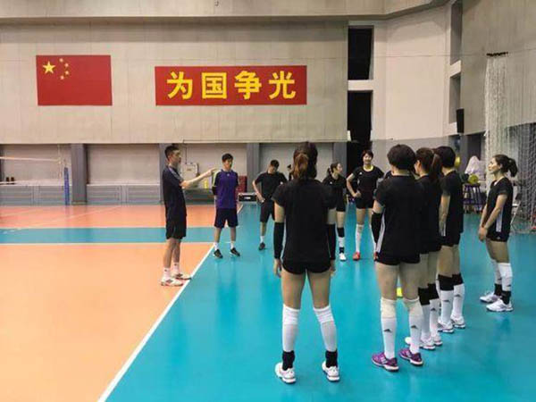 女排新帅安家杰开启“魔鬼”首训：深刻体会郎平的辛苦