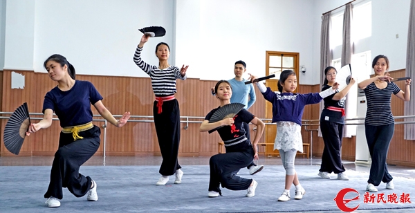香港中文大学学员正在排练身训组合课程-郭新洋.jpg