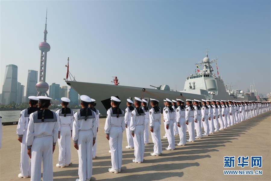 当日,人民海军成立68周年之际,由导弹驱逐舰