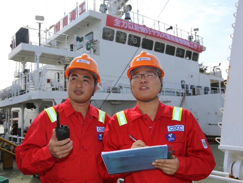 确保海底光缆安全畅通 电信护缆船队在沪启航
