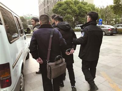 上海警方破获今年特大虚开增值税专用发票案