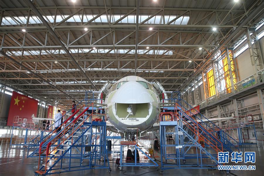 （新春走基層）（2）與C919大型客機102架機&ldquo;肩&rdquo;守