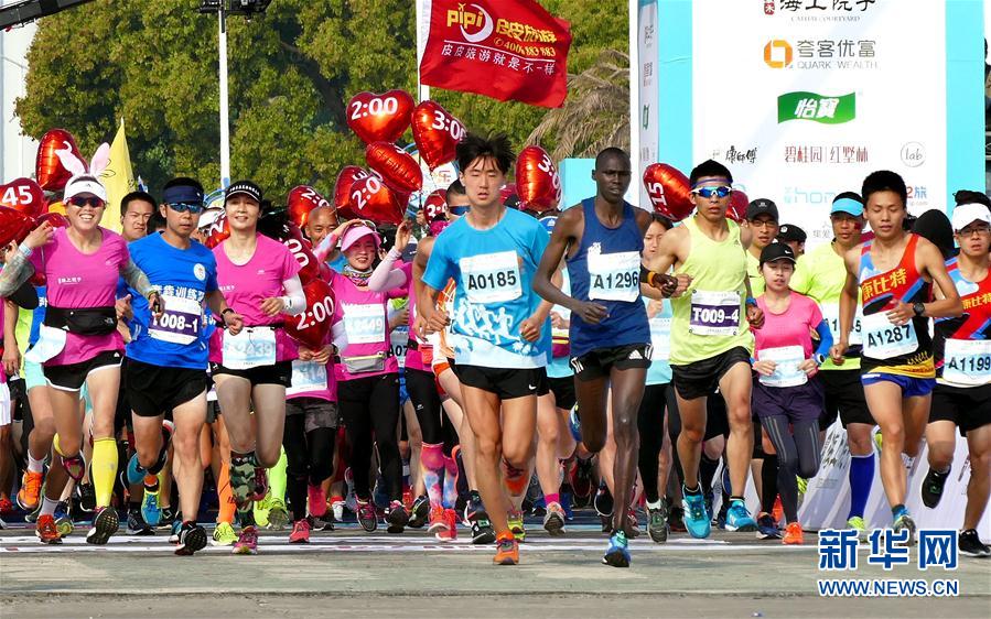 （体育）（1）马拉松——上海海湾半程马拉松赛开跑