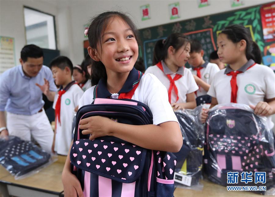 （社會）（1）迎&ldquo;六一&rdquo; 送關愛