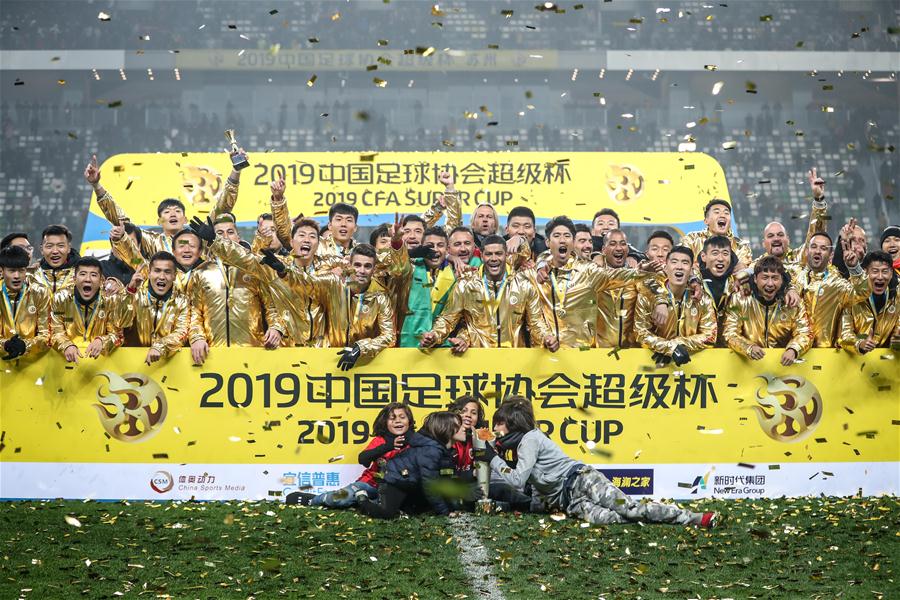 （體育）（2）足球——超級杯：上海上港奪冠
