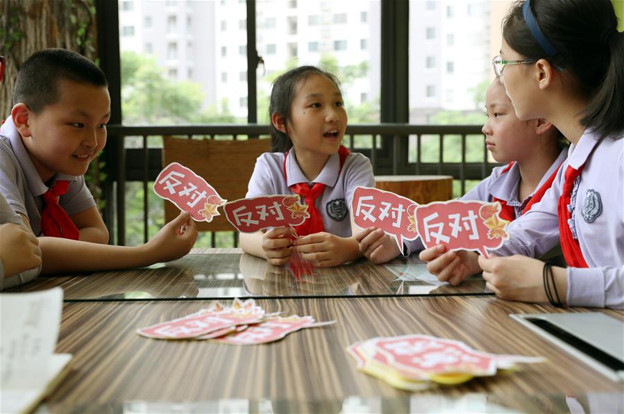 （图文互动）（2）上海有小学生倡议：父母不要过度“晒”娃 希望获得更多陪伴