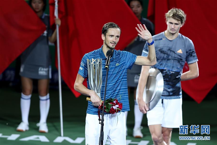 （体育）（1）网球——上海大师赛颁奖仪式