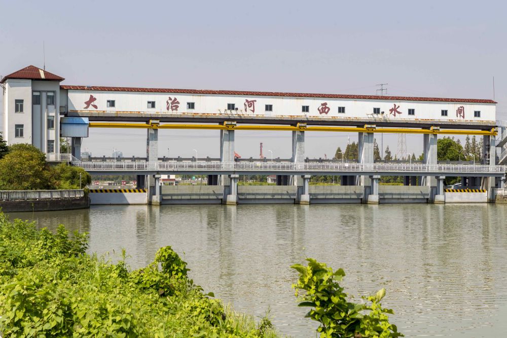 这是上海市闵行区浦江镇大治河西闸口(9月25日摄)