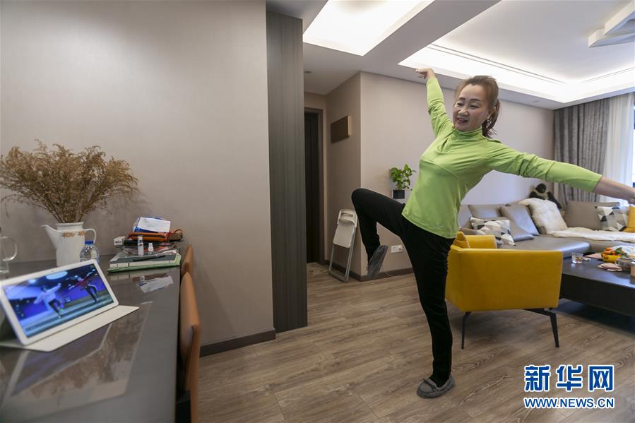 （聚焦疫情防控）（1）上海：市民舞蹈队成员的“宅”生活