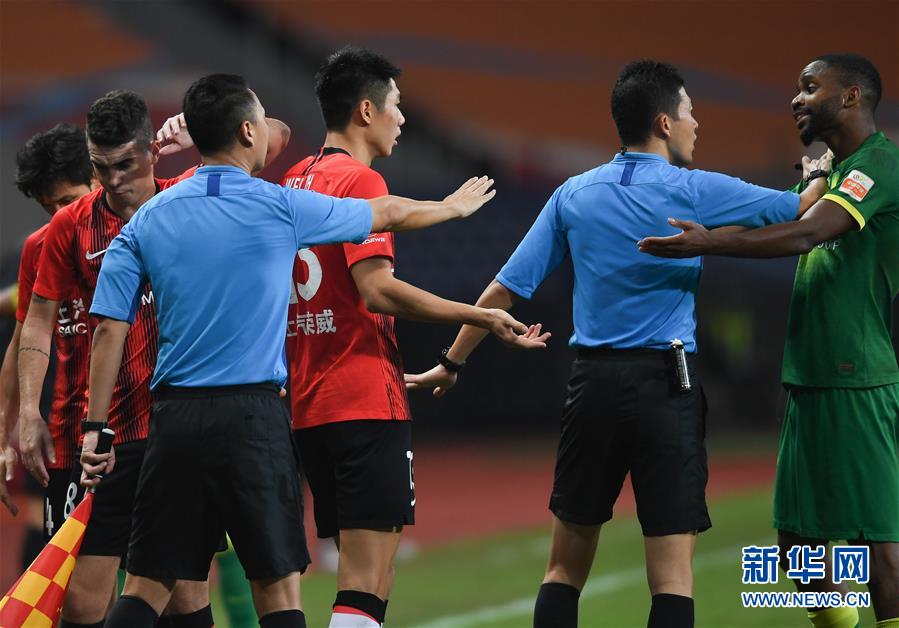 （體育）（8）足球&mdash;&mdash;中超：上海上港勝北京中赫國安