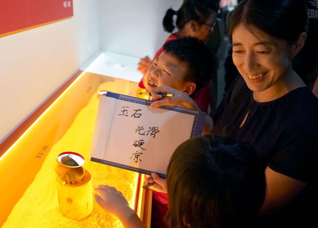 听障学生走进上海博物馆