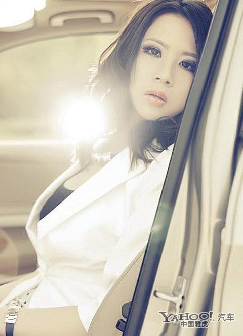 <em>性感美女</em>极致诱惑 大秀身材火辣_新华网上海频
