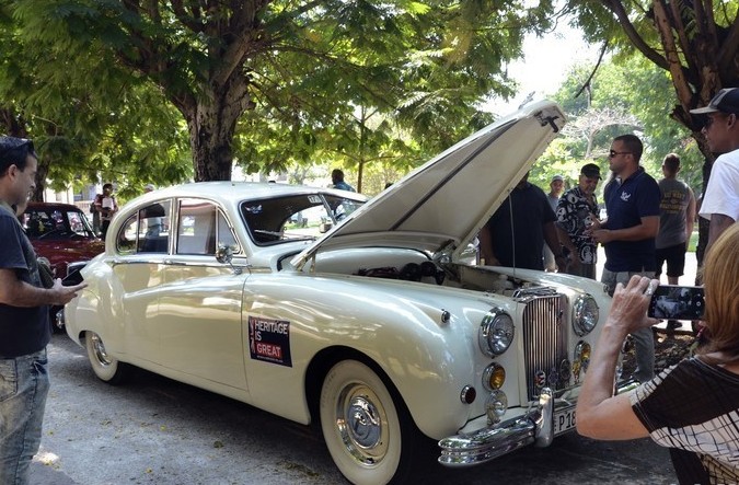 英國産老爺車亮相古巴街頭