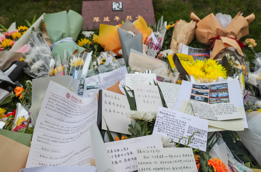 淚目！上海龍華“延喬墓”前鮮花與書信如潮