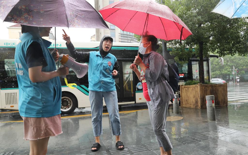 上海：台风“灿都”逼近 社区防范紧锣密鼓