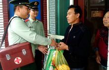 爱心助残 警民情深