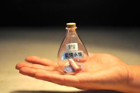 让南极见证爱情 船员投放"爱情漂流瓶"
