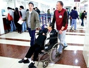 阿叔当义工:帮人帮出好心情