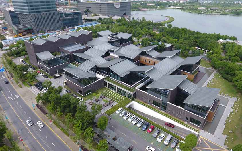 【听建筑在诉说】航拍嘉定图书馆 一本打开的书